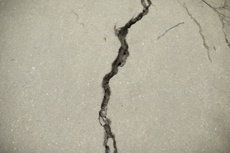 Concrete Crack Patching